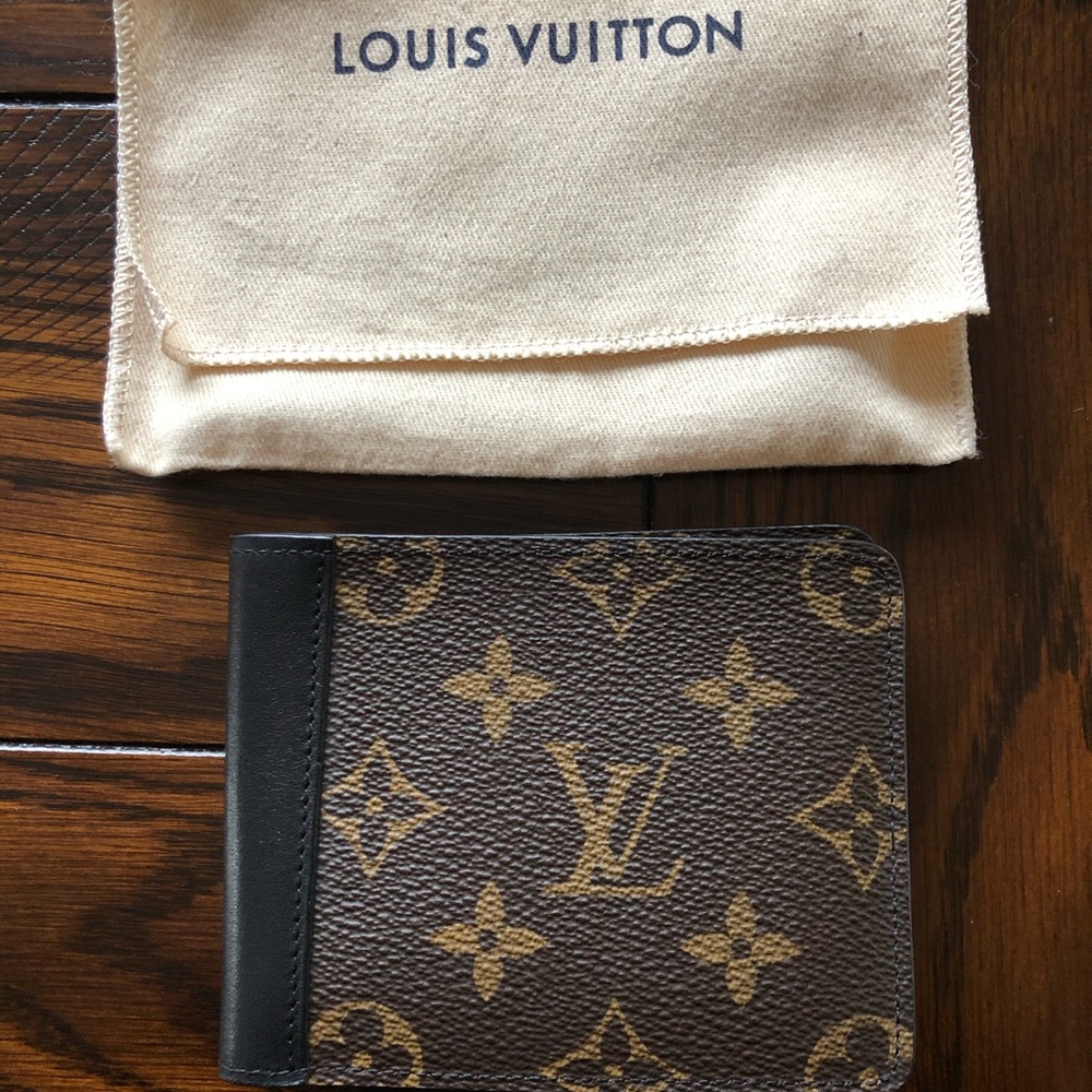 Men’s Louis Vuitton Bi Fold Wallet